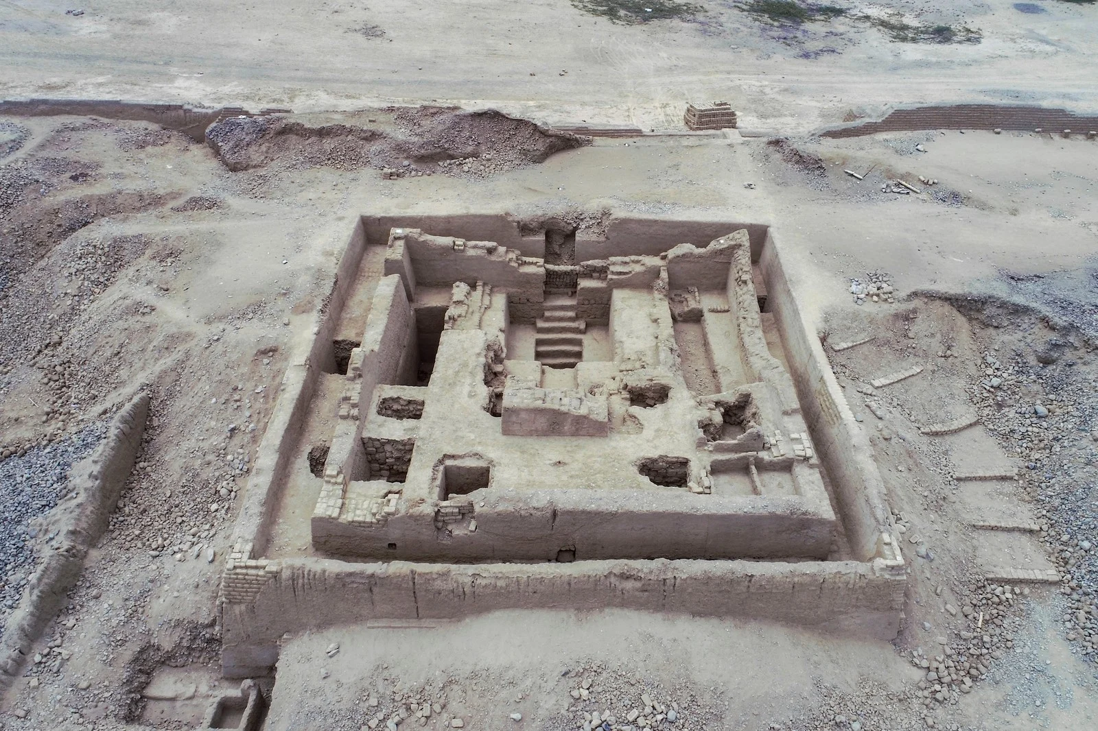 600-Year-Old Funerary Platform Unearthed in Peru
