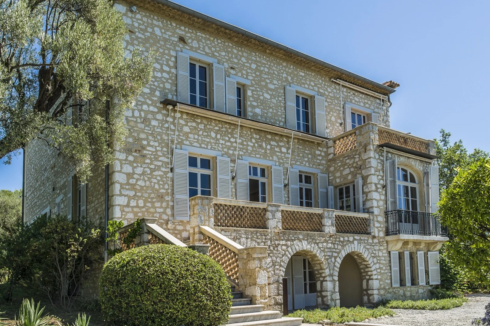 Police Recover Stolen Renoir Works After Museum Burglary in France