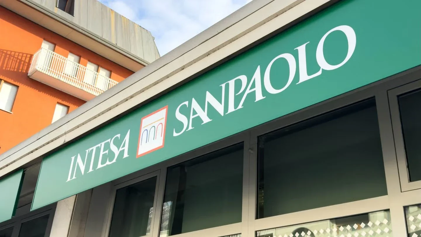 AI Voice Scam Costs Intesa's Private Banking Arm €95m