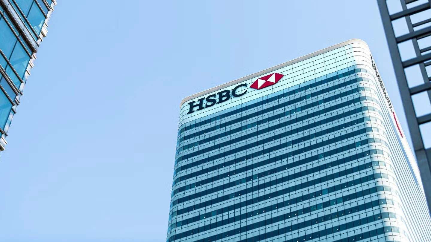 HSBC Plans Deep UK Wealth Redundancies in AI-Led Restructuring