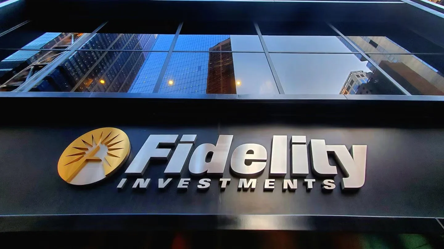 Fidelity Weighs Exit from China Fund Business